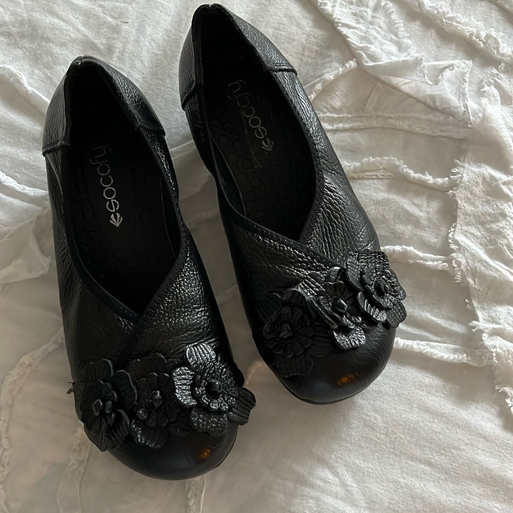 Socofy Leather Black Pumps. Low Heel Excellent.
